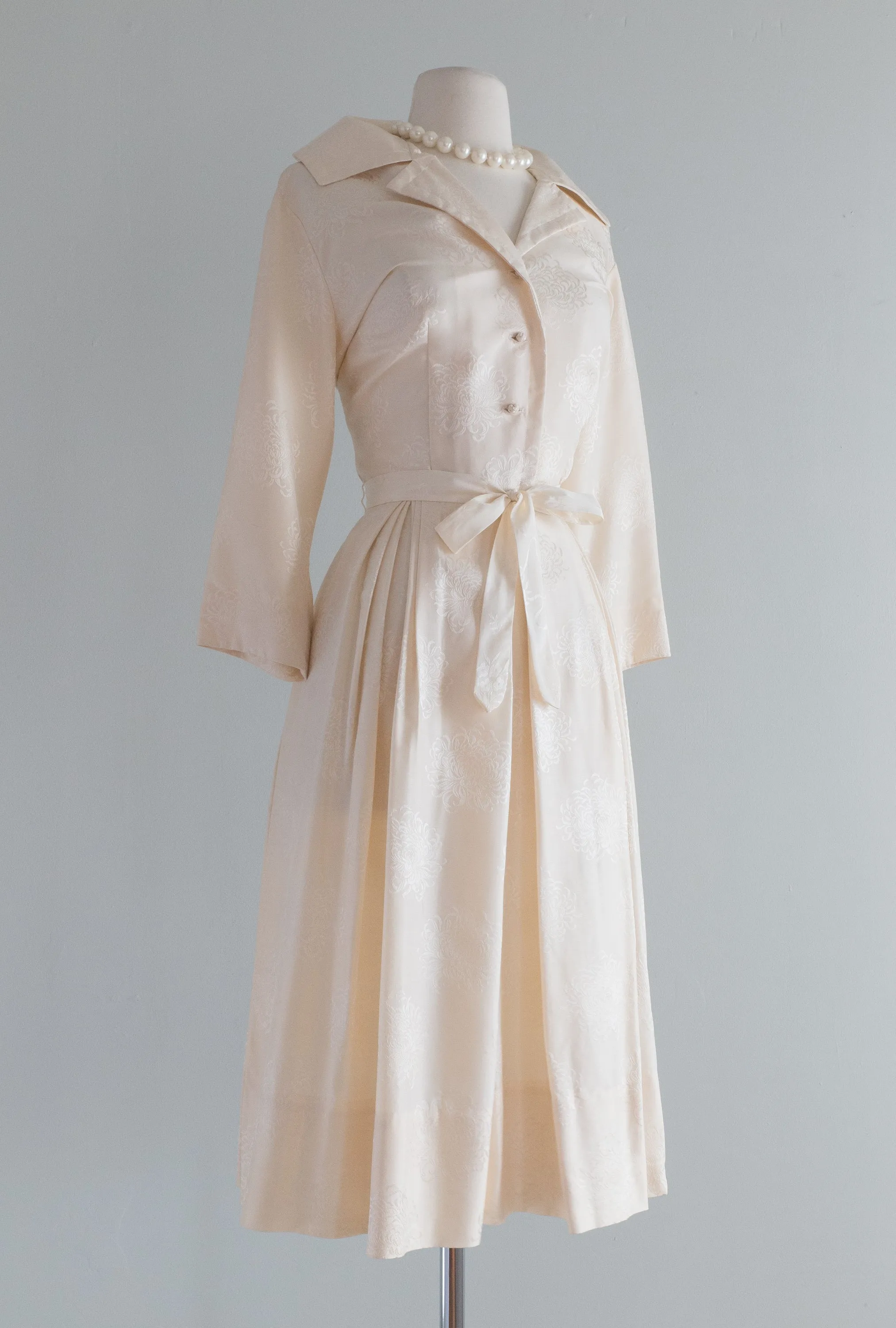 Beautiful 1950's Ivory Silk Shirtwaist Pleated Dress / ML