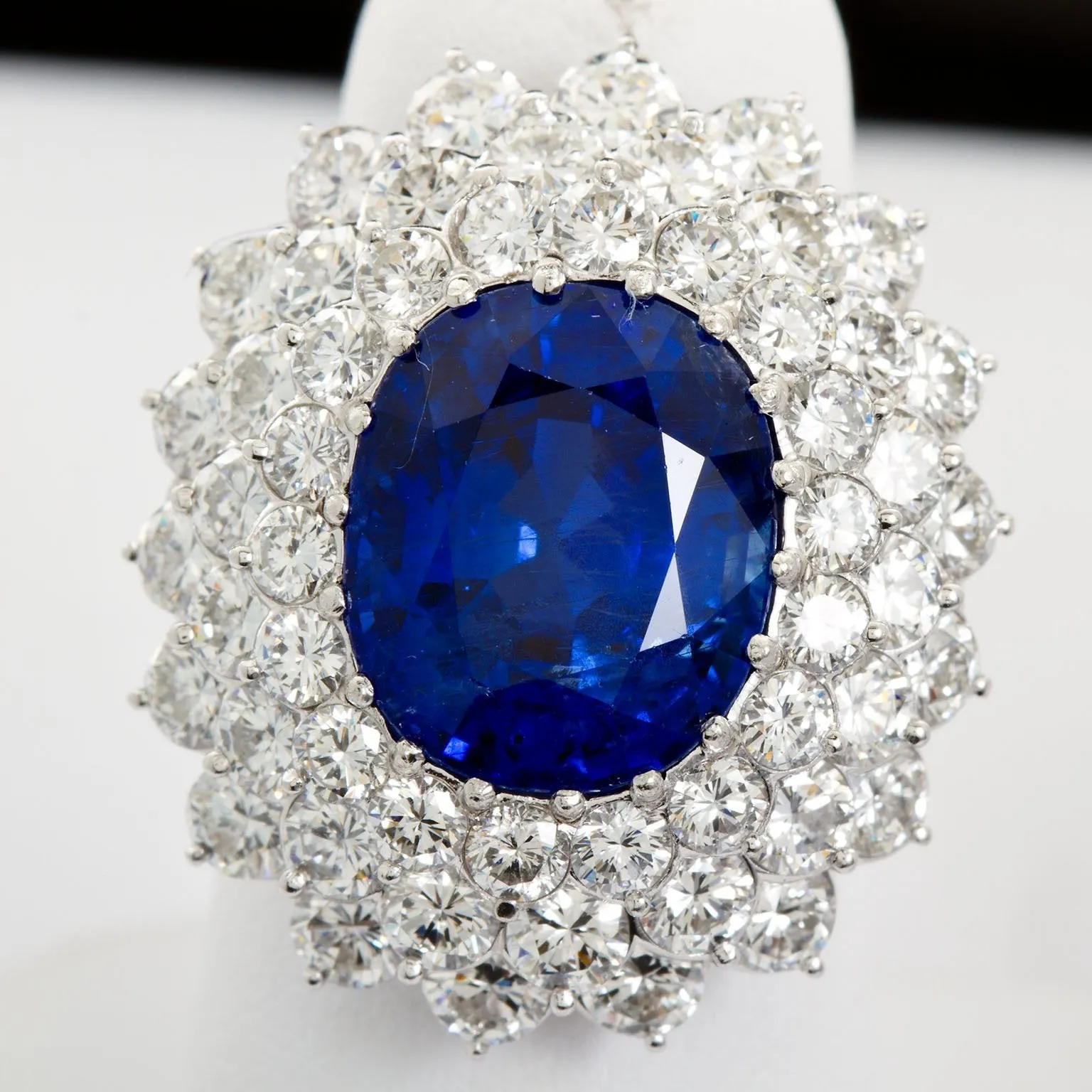 ELAINE Oval Sapphire Diamond Cluster Ring