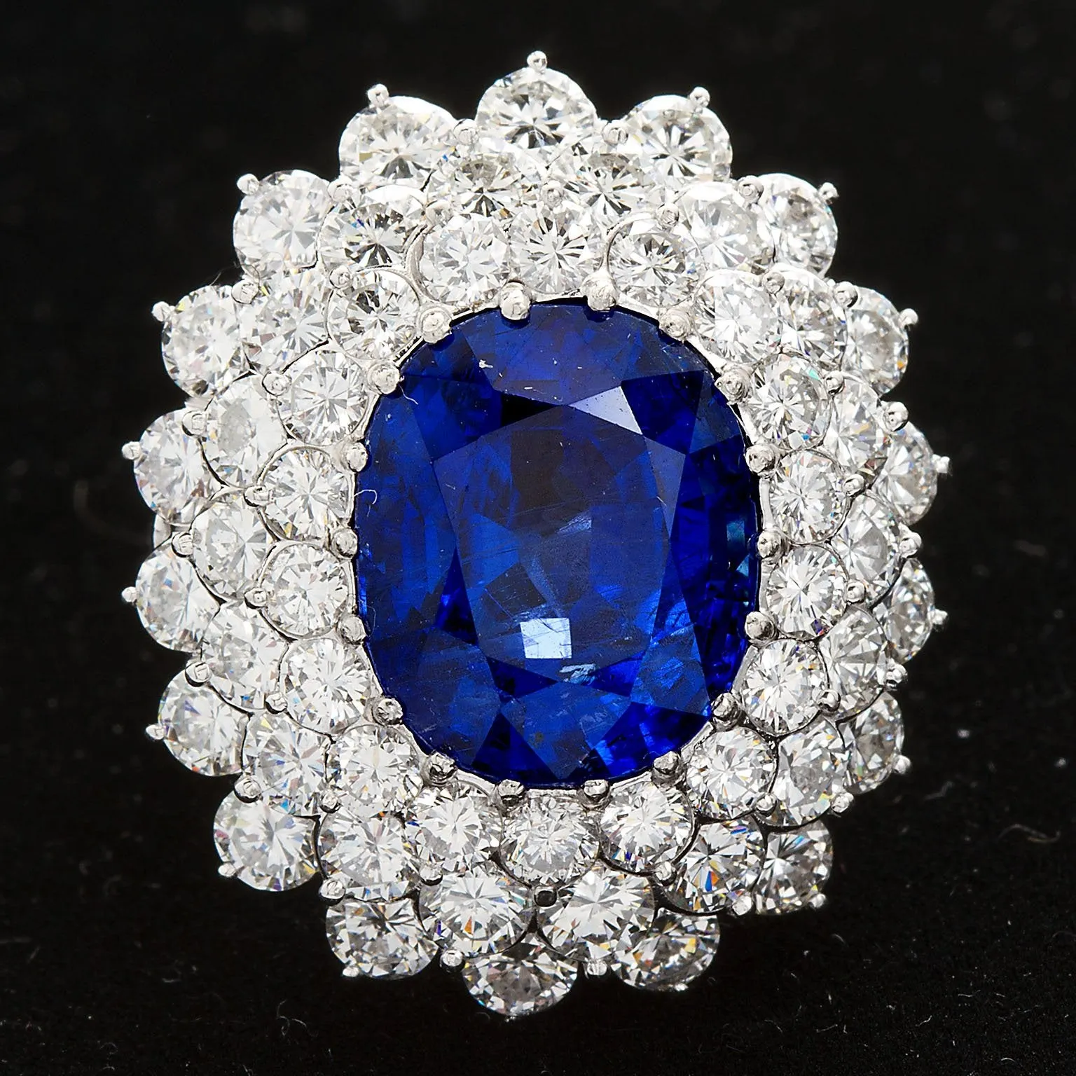 ELAINE Oval Sapphire Diamond Cluster Ring