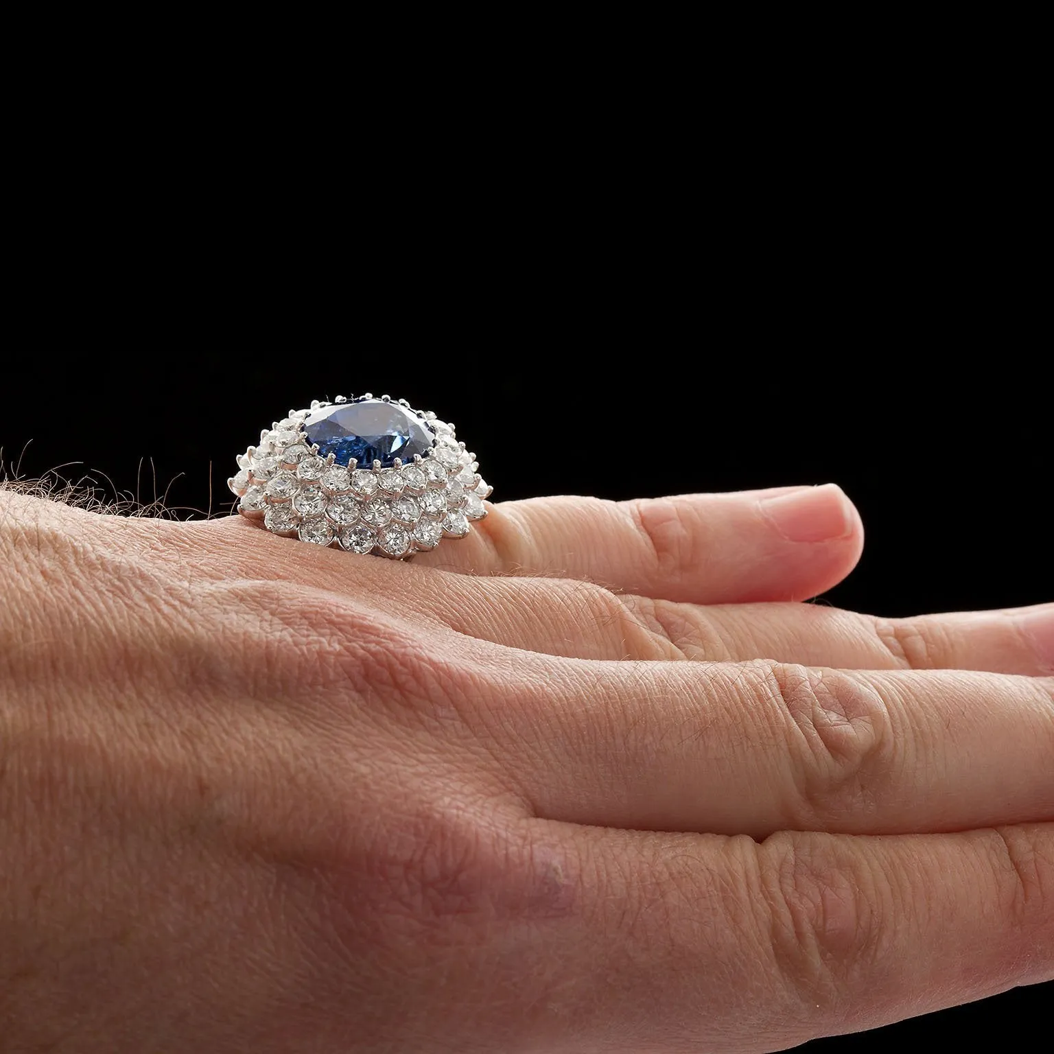 ELAINE Oval Sapphire Diamond Cluster Ring