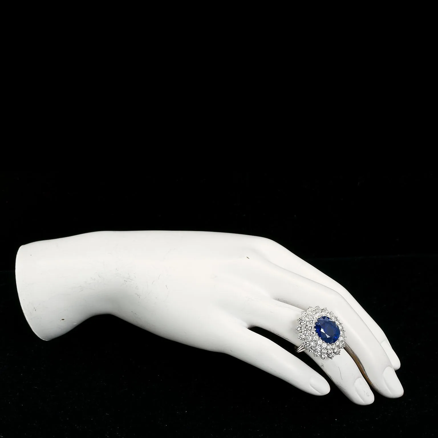 ELAINE Oval Sapphire Diamond Cluster Ring